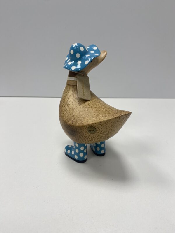 Papera grande con cappello e stivaletti – Legno di bambù scolpito a mano - immagine 2